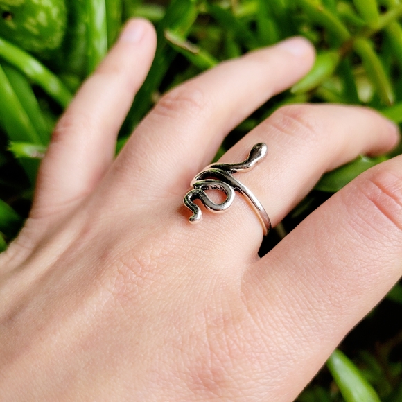 New Classic Dainty Silver Snake Ring, size 5.25 - Picture 8 of 8